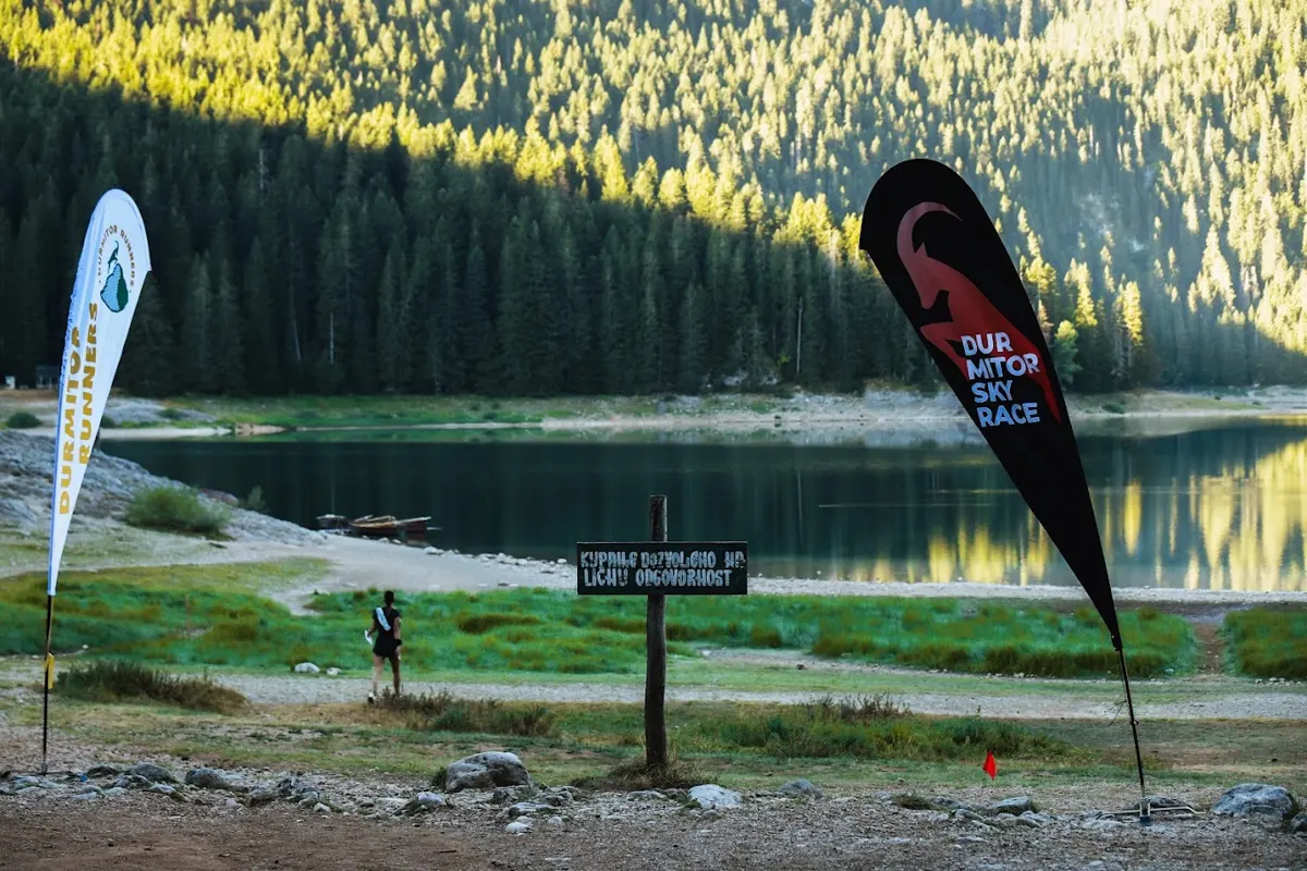 Старт Durmitor Skyrace у озера